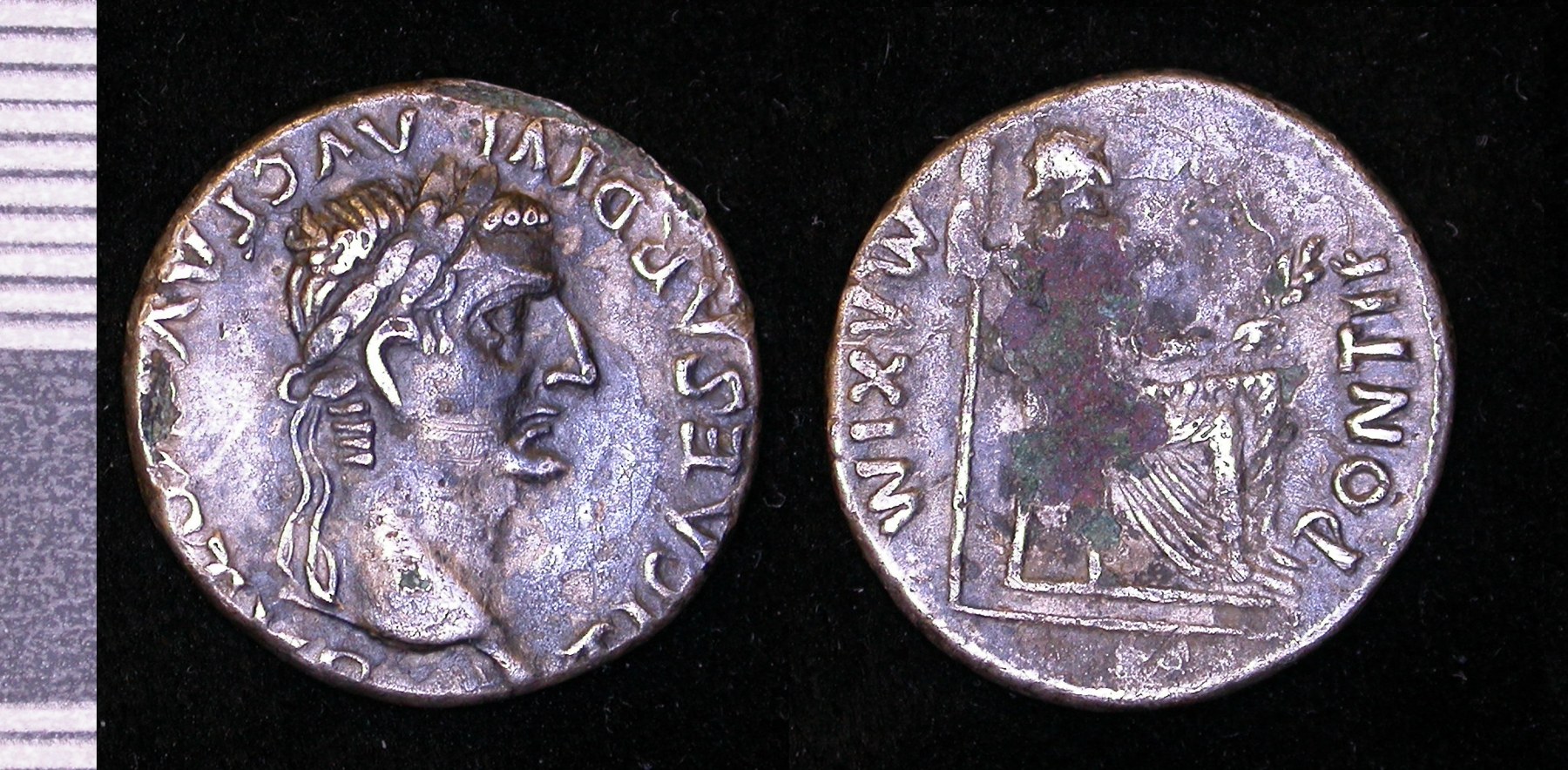 Denier de Tibère, avers et revers, d’un type souvent appelé « tribute penny ».